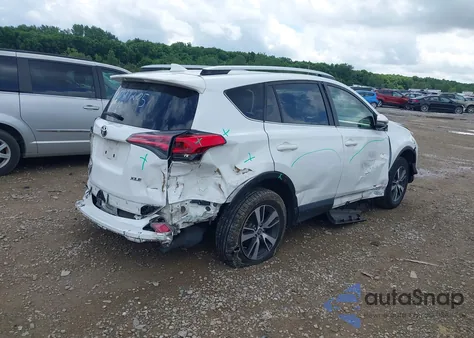 2016 Toyota Rav4 Xle z USA, uszkodzony, nr VIN JTMWFREV3GD091205